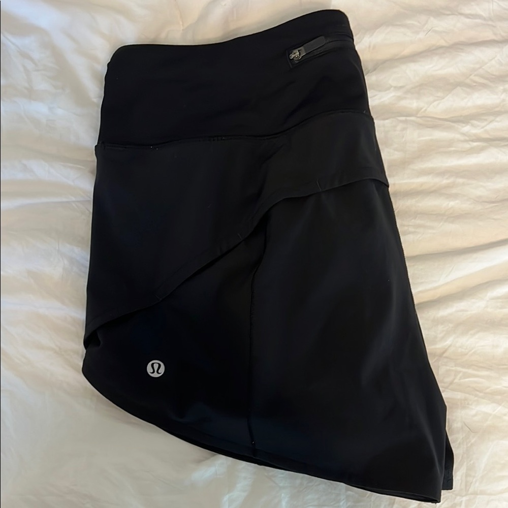 Lululemon size 8 Black speed up shorts 4”